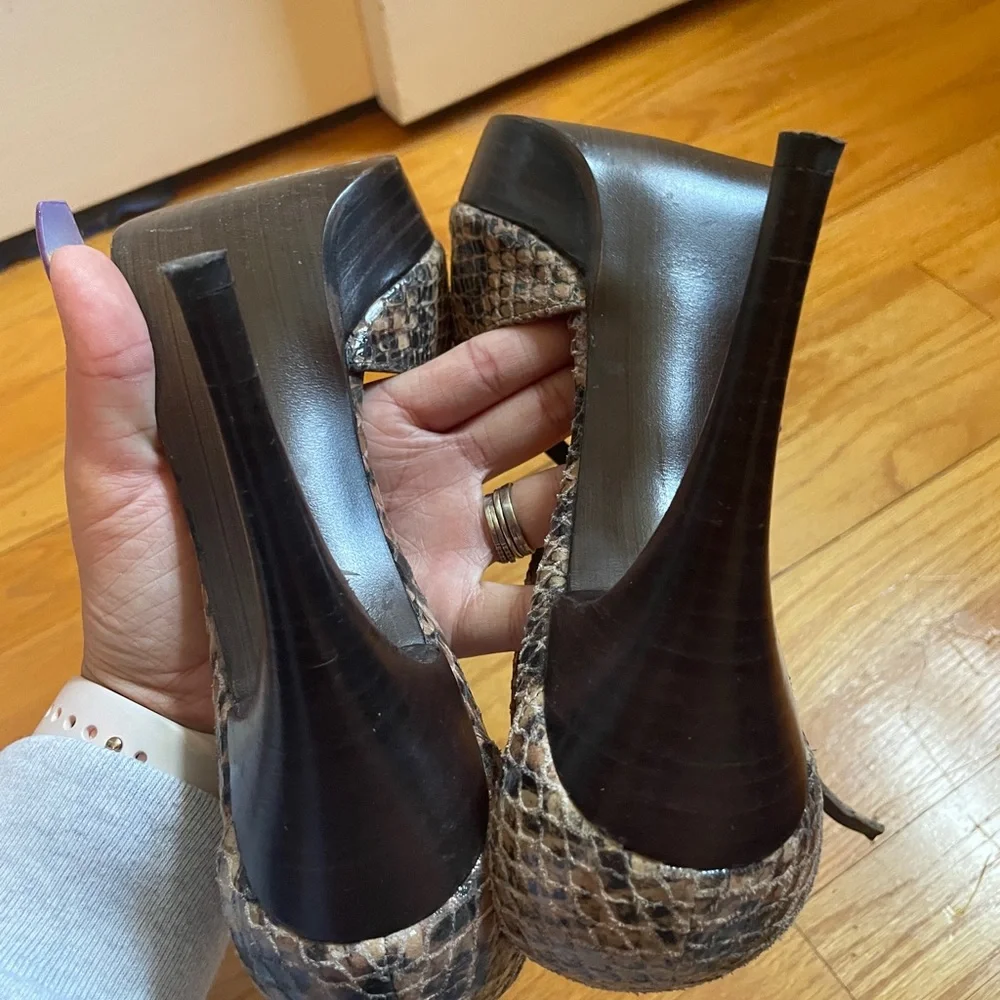 Stuart Weitzman Size 9 Snake skin heels - Picture 4 of 7